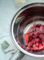 Raspberry curd na may mint